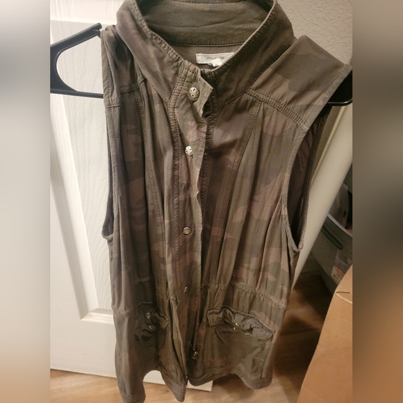 Maurices Camo button vest - Picture 2 of 5